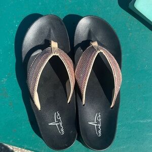 Bluefin Black and Tan Women's Sandals